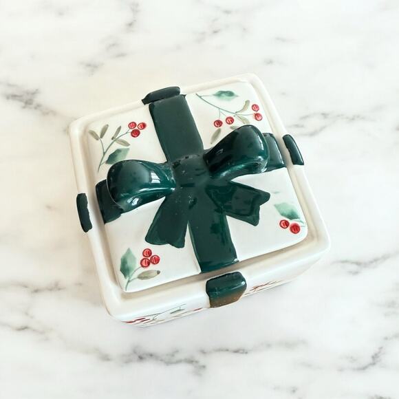 Pfaltzgraff Winterberry Candy Box Ceramic Bow Wrapped Lidded Trinket Keepsakes - Picture 8 of 8